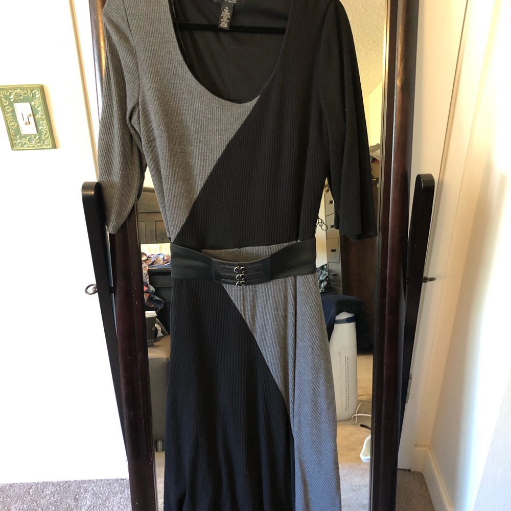 Super comfortable and very flattering midi dress
